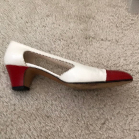 Vintage Salvatore Ferragamo Spectator Pumps - Picture 4 of 8